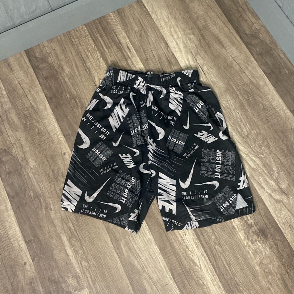 Youth Large Nike Shorts